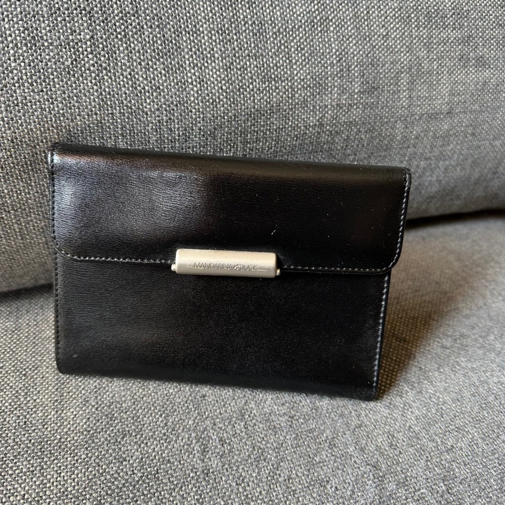 Mandarina Duck Black Leather Trifold Wallet Silver Hardware ID Window Organizer